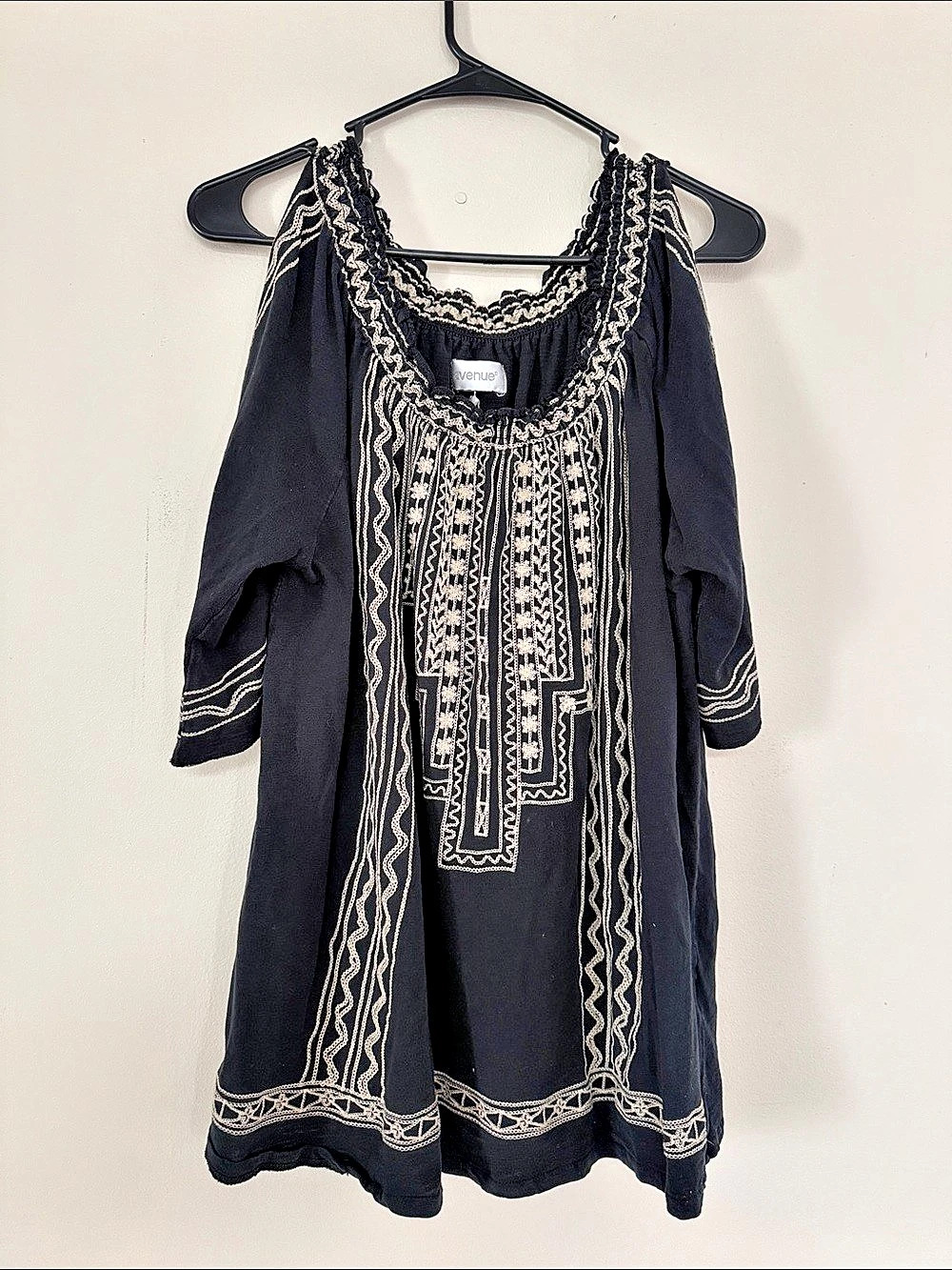 Avenue Embroidered Shirt in Black & White
